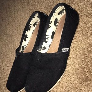 Black toms